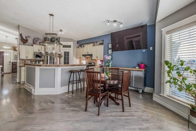 37 Rowland Lane, Home with 3 bedrooms, 2 bathrooms and 2 parking in Okotoks AB | Image 16