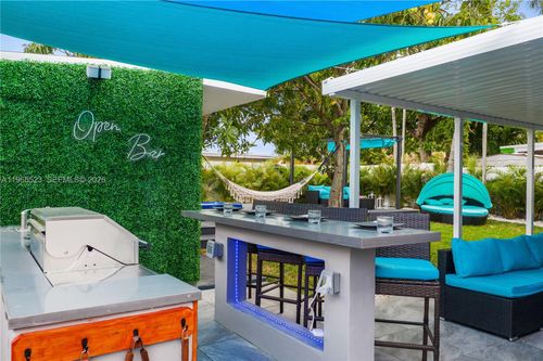 2376 Nw 2nd St, Miami, FL, 33125-5208 | Card Image