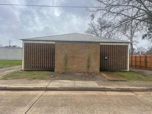 810 16th St, Alexandria, LA, 71301-6809 | Card Image