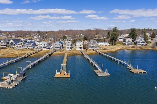 4 Fosters Pt, Beverly, MA, 01915-3912 | Card Image