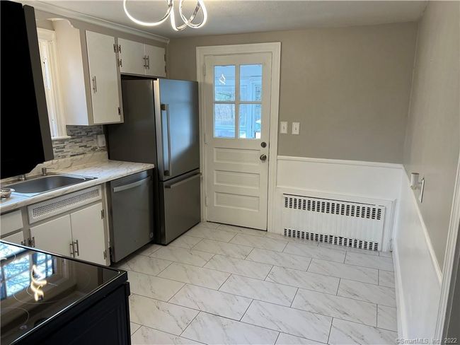 Updated eat-in kitchen | Image 4