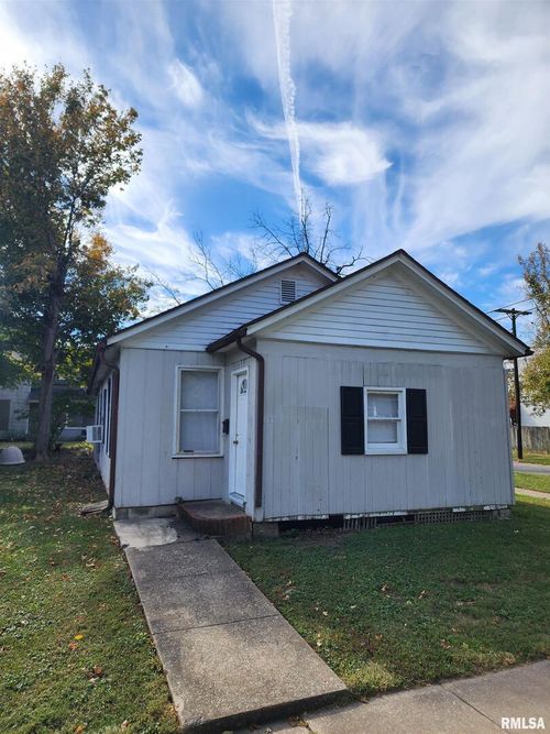 613 W Cherry St, Carbondale, IL, 62901-2619 | Card Image