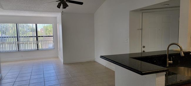 APT-4308 - 2846 S University Dr, Condo with 2 bedrooms, 2 bathrooms and null parking in Davie FL | Image 6