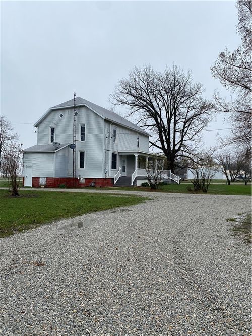 402 W Main St, Shumway, IL, 62461-1002 | Card Image