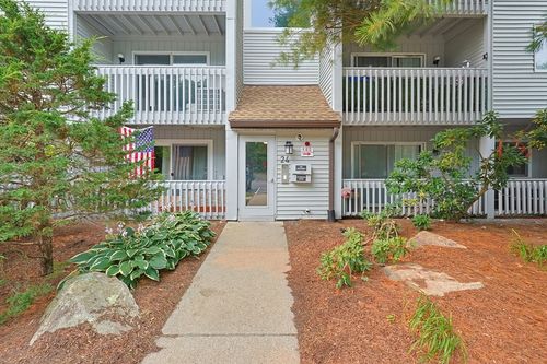 24-03-2403 Franklin Crossing Rd, Franklin, MA, 02038-2996 | Card Image