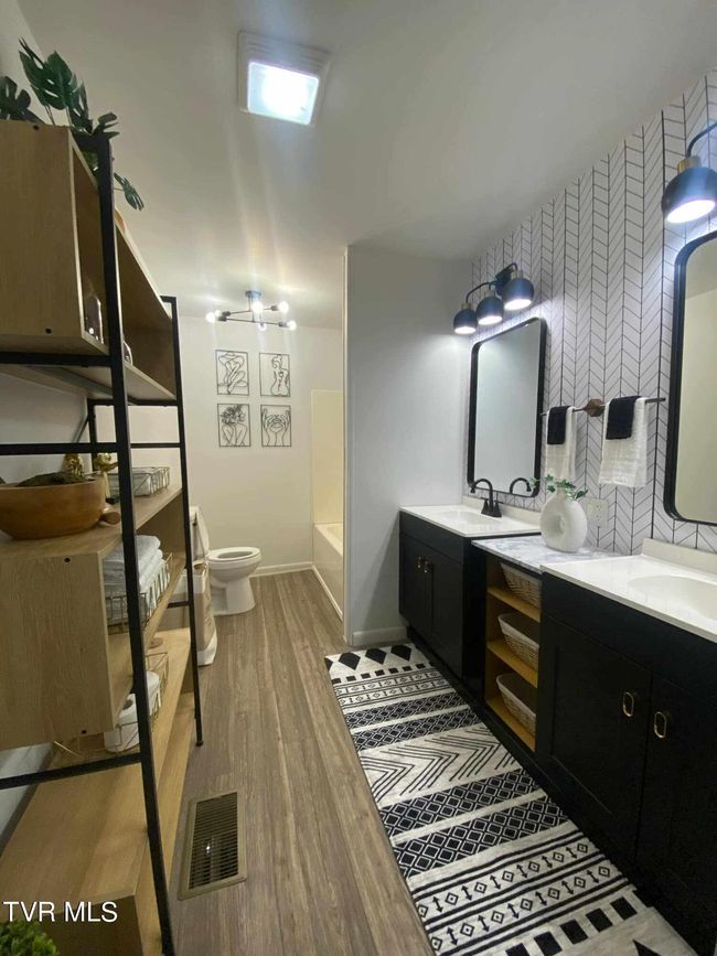 Master Bath | Image 15