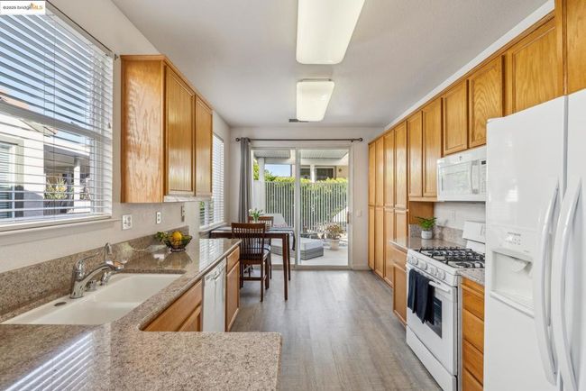 664 Prince Albert Way, Home with 2 bedrooms, 2 bathrooms and 1 parking in Brentwood CA | Image 19