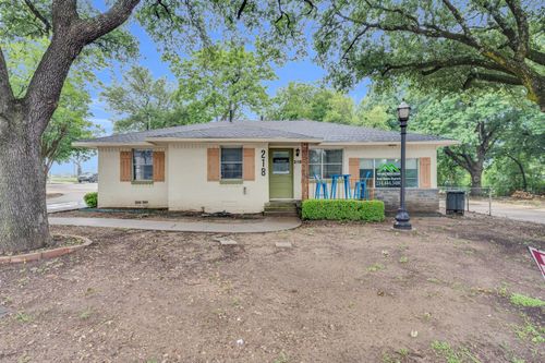 216 W Belt Line Rd, Cedar Hill, TX, 75104-2009 | Card Image