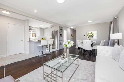 102 Central Park Blvd S, Oshawa, ON, L1H5W4 | Card Image