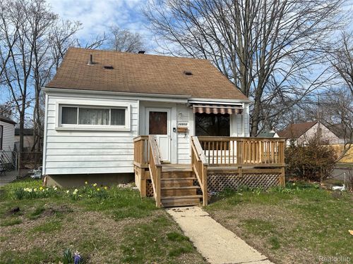 16910 Pembroke Ave, Detroit, MI, 48235-2440 | Card Image