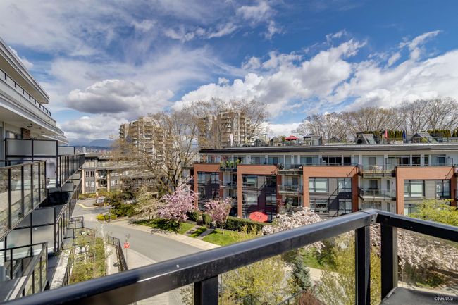 302 - 28 E Royal Avenue, Condo with 3 bedrooms, 2 bathrooms and 2 parking in New Westminster BC | Image 17