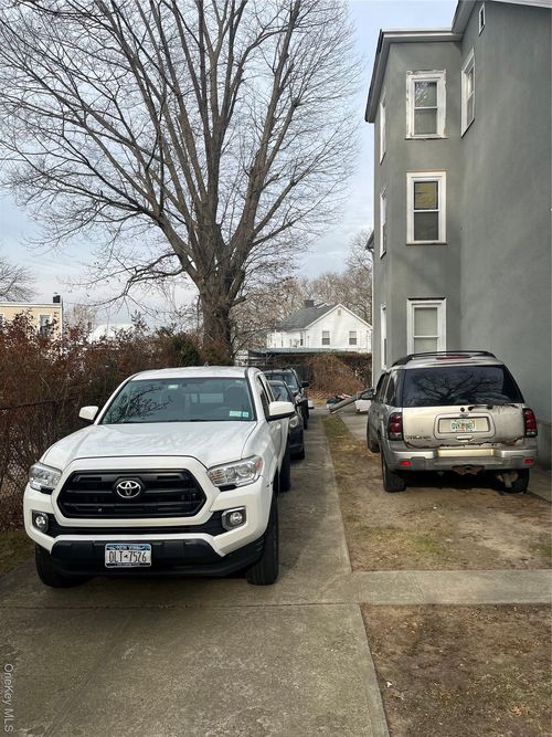 149 W Kingsbridge Rd, Mount Vernon, NY, 10550-4823 | Card Image