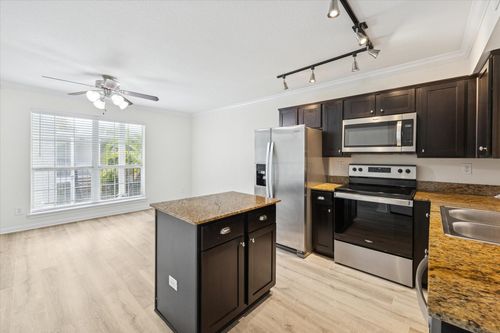 apt-29-300 Pecore St, Houston, TX, 77009-6248 | Card Image