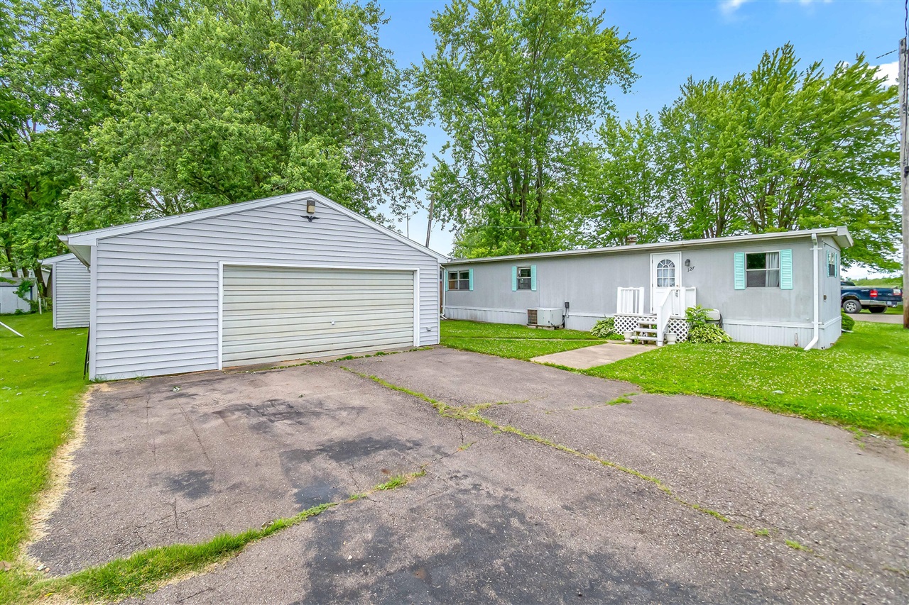 Lucky Dr, Coldwater, MI 49036