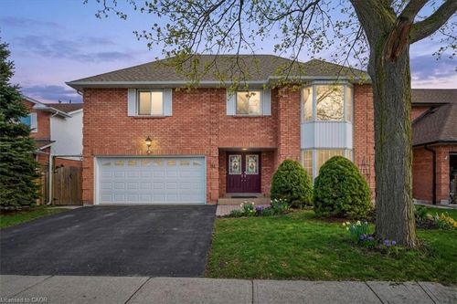 54 Goldcrest Dr, Stoney Creek, ON, L8G4T6 | Card Image