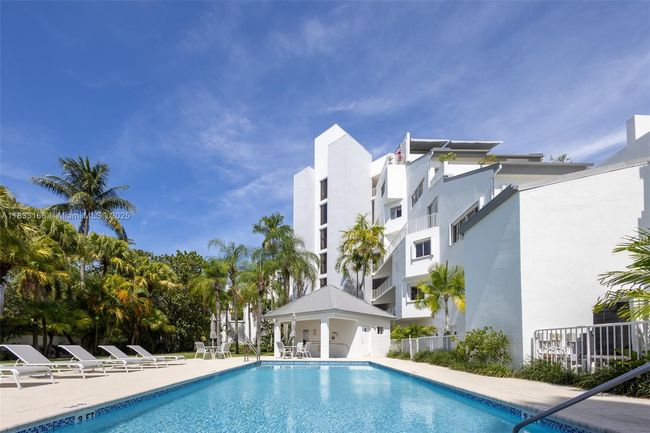 APT-101 - 50 Ocean Lane Dr, Condo with 3 bedrooms, 2 bathrooms and null parking in Key Biscayne FL | Image 52