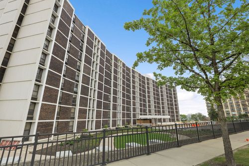 7e-1500 Sheridan Rd, Wilmette, IL, 60091-1845 | Card Image