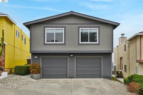 82 Derby St, Daly City, CA, 94015-2720 | Card Image
