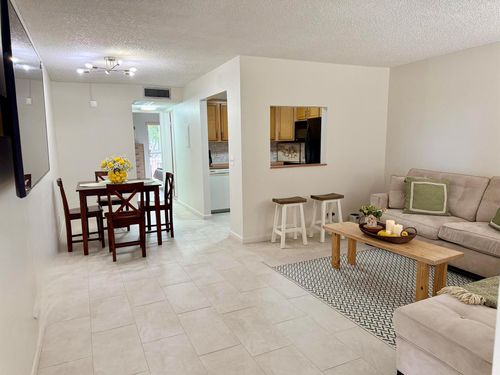 apt-310-200 Village Green Cir E, Palm Springs, FL, 33461-1433 | Card Image