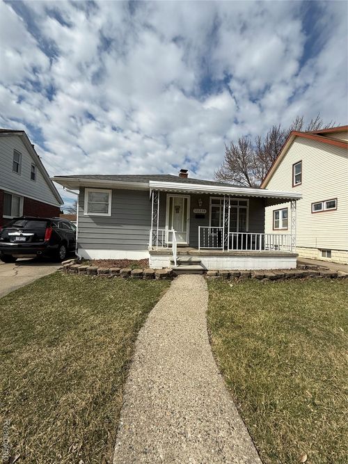 23713 Piper Ave, Eastpointe, MI, 48021-1735 | Card Image