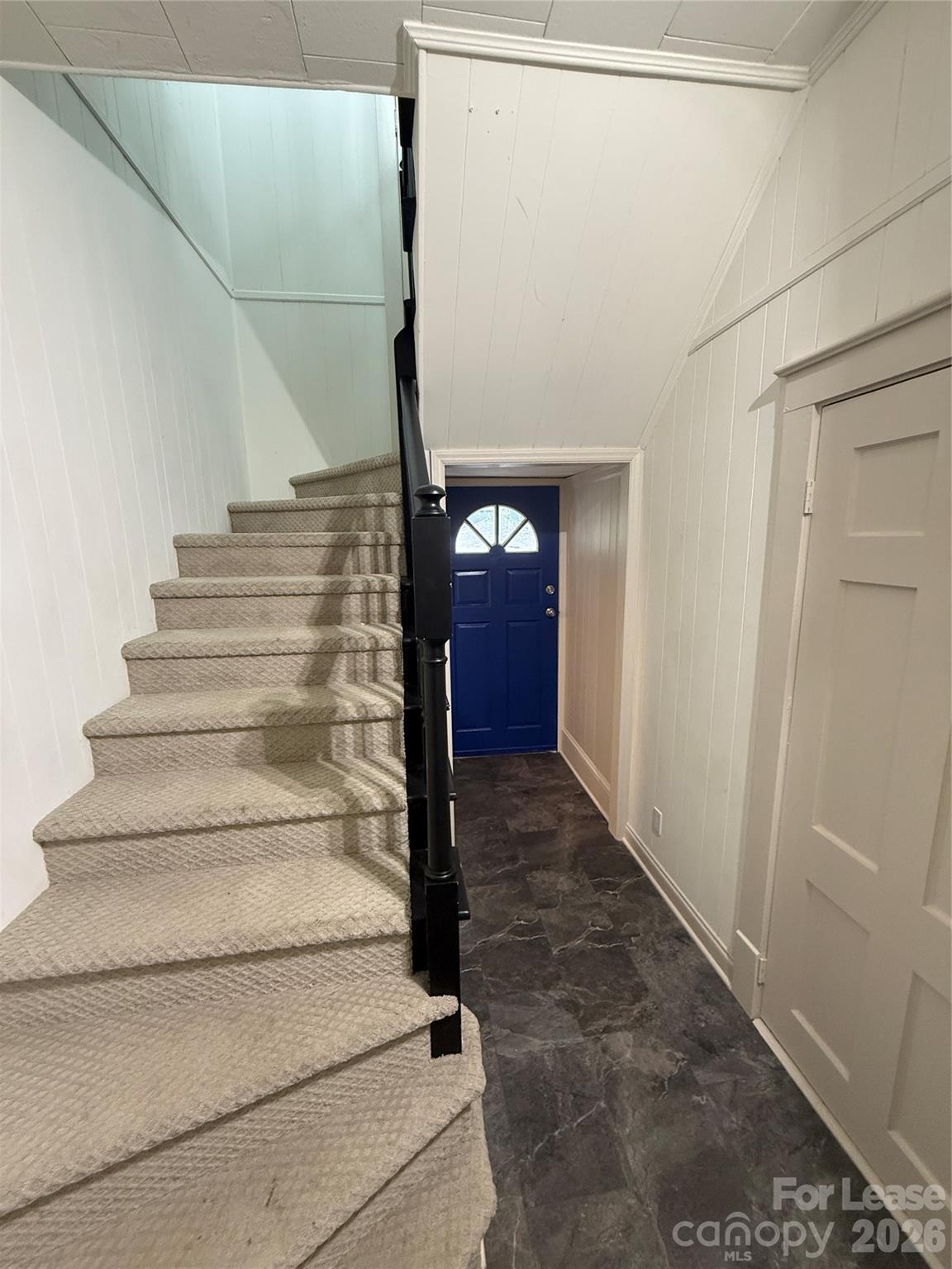Residential Lease in Belmont 3