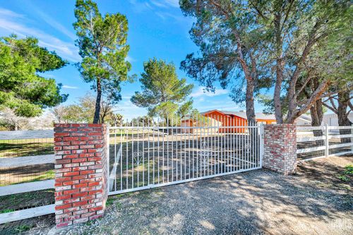 45144 43rd St E, Lancaster, CA, 93535-8237 | Card Image