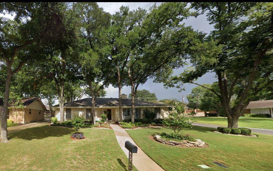 Botts Dr, Arlington, TX 76012