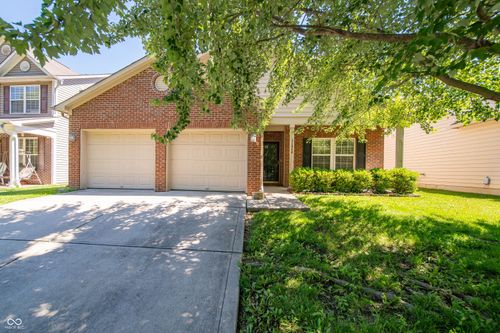 11044 Schoolhouse Rd, Fishers, IN, 46037-4474 | Card Image