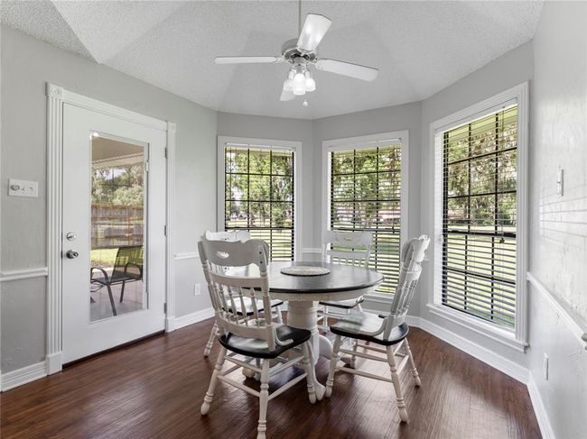 Breakfast nook | Image 28
