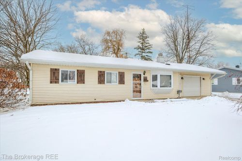 6155 Westdale Dr, Grand Blanc, MI, 48439-8530 | Card Image