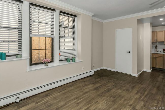 Private windows w/ Natural Light & Privacy | Image 7