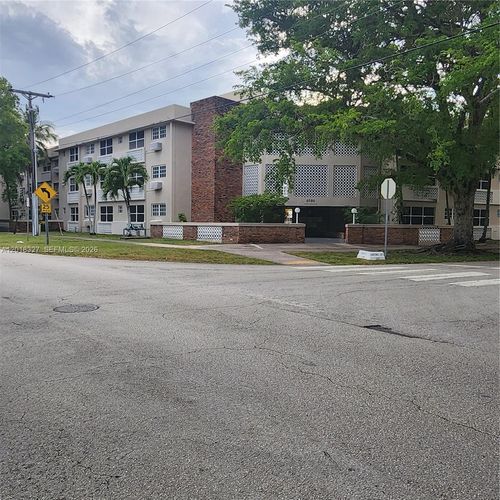 a8-6580 Santona St, Coral Gables, FL, 33146-3156 | Card Image