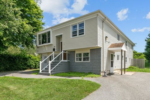 132 Maple Ave, Middletown, RI, 02842-4835 | Card Image
