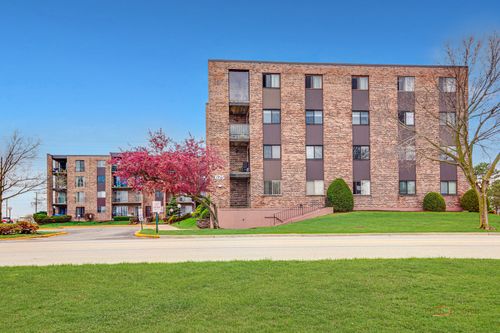 208-625 W Huntington Commons Rd, Mount Prospect, IL, 60056-5251 | Card Image