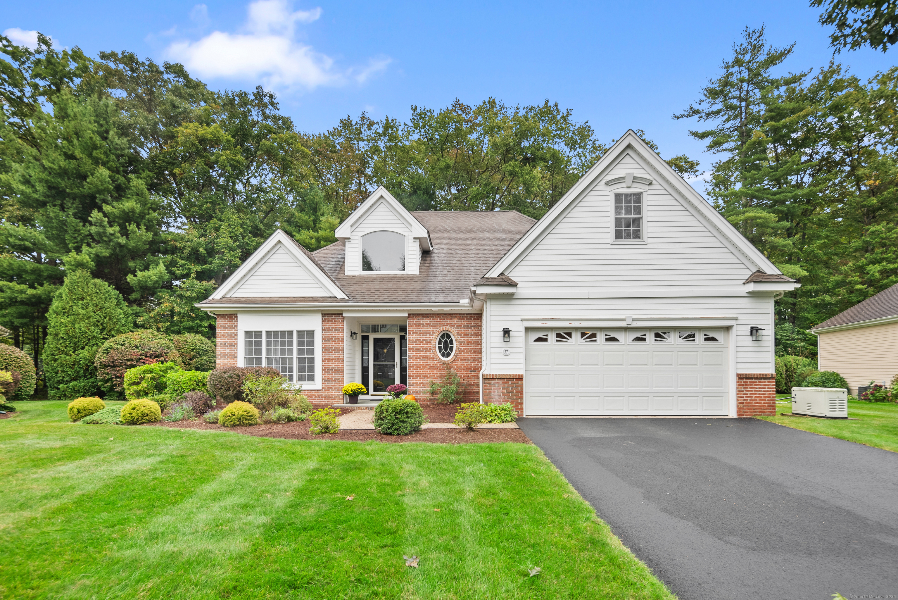 Worthington Dr, Farmington, CT 06032
