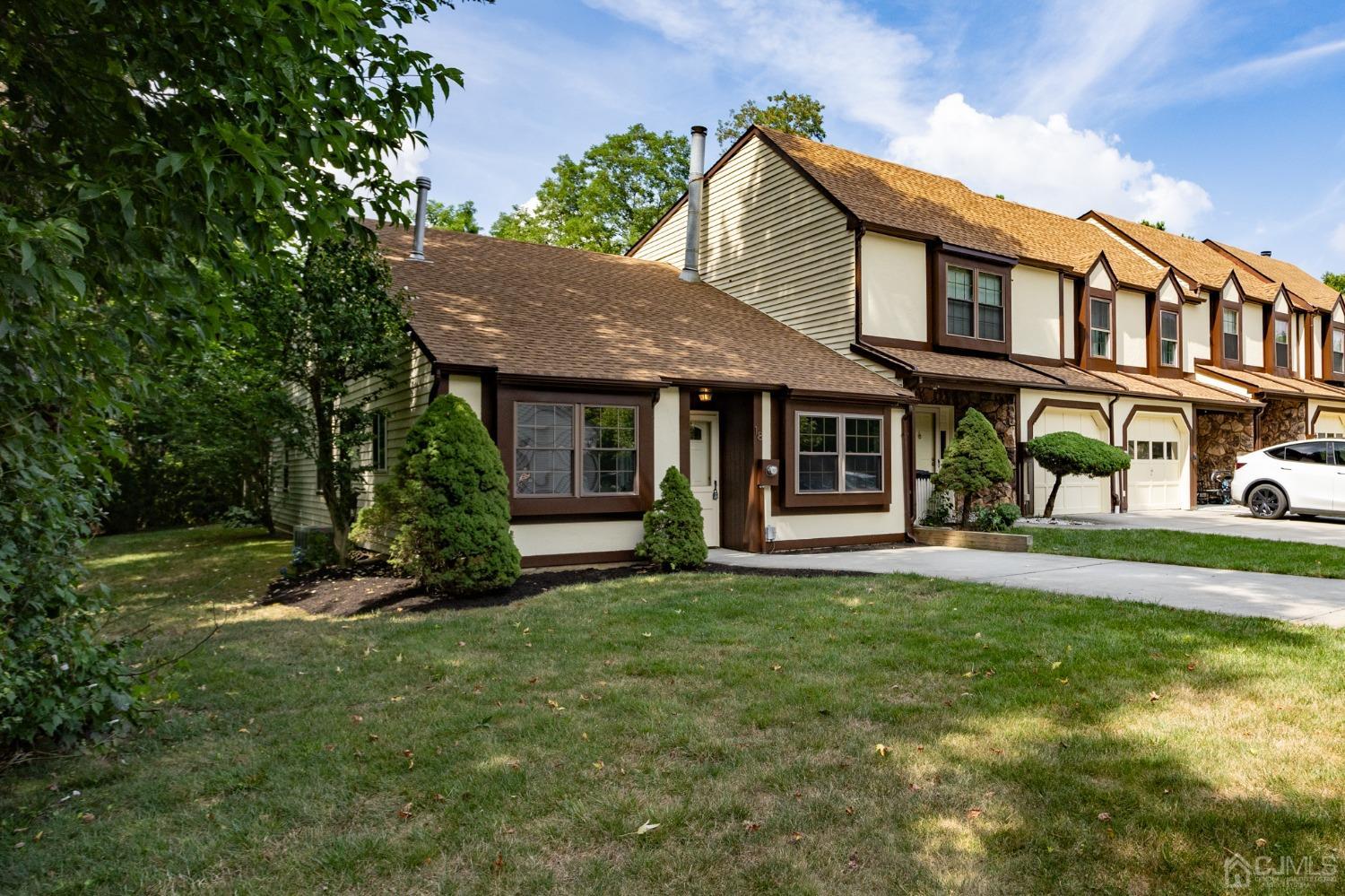 Lisa Ct, Matawan, NJ 07747