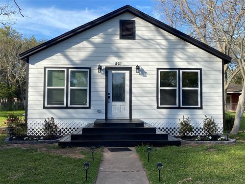 421 Mockingbird Ln, Wharton, TX, 77488-3323 | Card Image