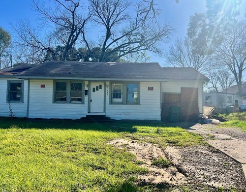 2740 Cos St, Liberty, TX, 77575-5104 | Card Image