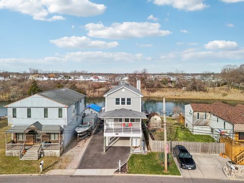 3717 Somerset Dr, Seaford, NY, 11783-3450 | Card Image