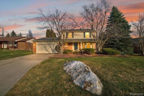 2075 Elkhorn Dr, Rochester Hills, MI, 48307-3826 | Card Image