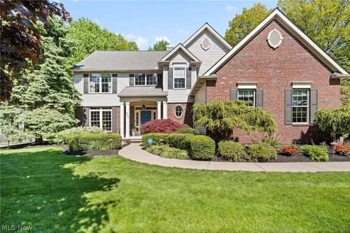 255 Williamsburg Dr, Avon Lake, OH, 44012-2601 | Card Image