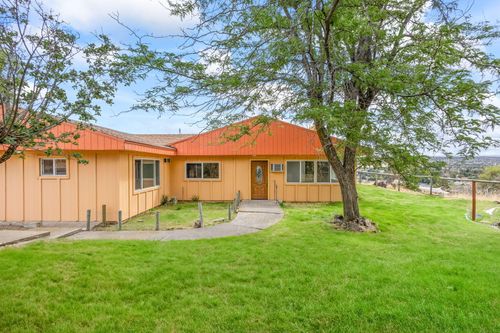 825 Nw 3rd St, Madras, OR, 97741-9037 | Card Image