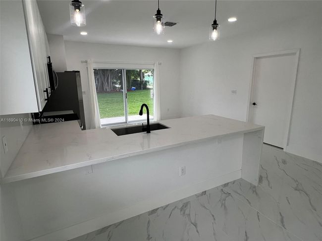 910 Nw 4th Ave, House other with 3 bedrooms, 3 bathrooms and null parking in Hallandale Beach FL | Image 17