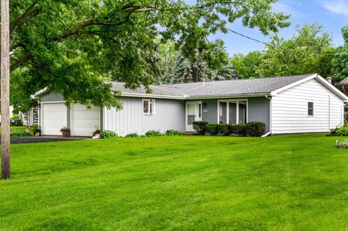 307 S Washington St, Hudson, IL, 61748-9046 | Card Image