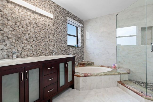 APT-802 - 7578 Regency Lake Dr, Condo with 3 bedrooms, 3 bathrooms and null parking in Boca Raton FL | Image 19