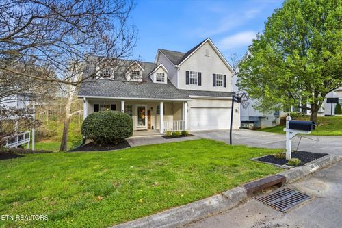 1213 Edenbridge Way, Knoxville, TN, 37923-6617 | Card Image