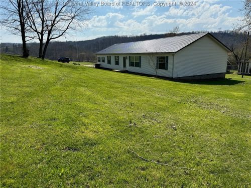 16 Victoria Drive, Sandyville, WV, 25275 | Card Image