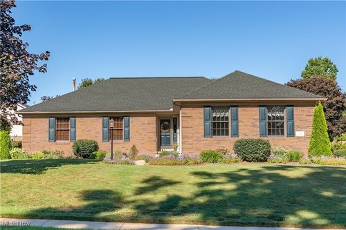 8291 Brooke Hollow St Nw, Massillon, OH, 44646-7832 | Card Image