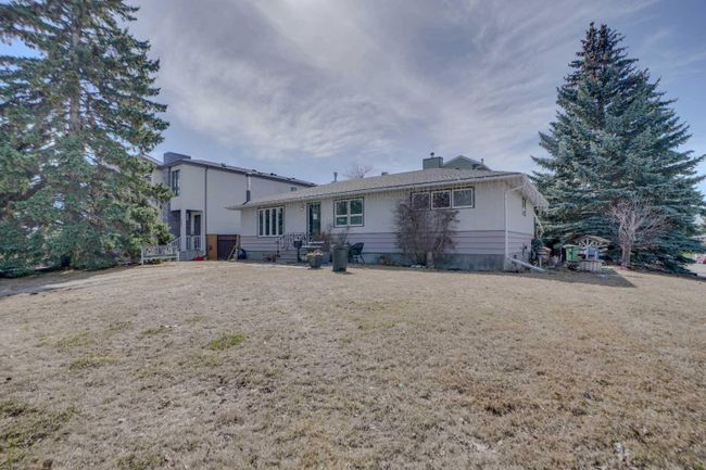 3503 41 Street Sw, Home with 5 bedrooms, 2 bathrooms and 2 parking in Calgary AB | Image 3