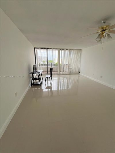 502 - 3505 S Ocean Dr, Condo with 2 bedrooms, 2 bathrooms and null parking in Hollywood FL | Image 3